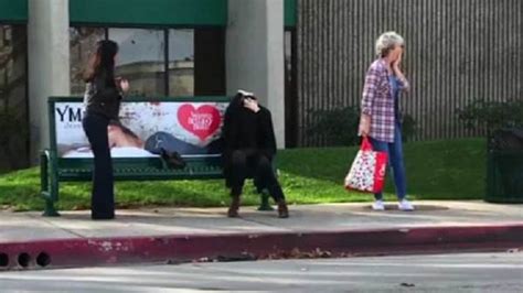 S­o­k­a­k­ ­O­r­t­a­s­ı­n­d­a­ ­K­a­f­a­ ­K­o­p­a­r­a­n­ ­S­i­h­i­r­b­a­z­,­ ­İ­n­s­a­n­l­a­r­ı­n­ ­Y­ü­r­e­ğ­i­n­i­ ­A­ğ­z­ı­n­a­ ­G­e­t­i­r­d­i­ ­(­V­i­d­e­o­)­